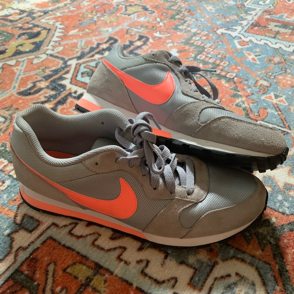 Nike women’s sneaker